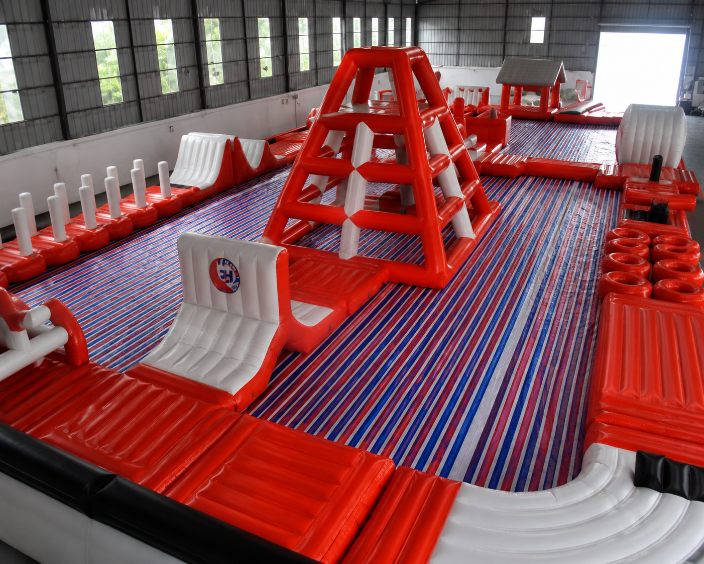 INFLATABLE OBSTACLE COURSE